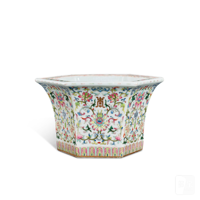 A famille-rose and gilt-decorated 'fushou' and 'floal' jardinière, Republican period | 民國 粉彩描金福壽纏枝花卉紋花盆 《大清道光年製》仿款